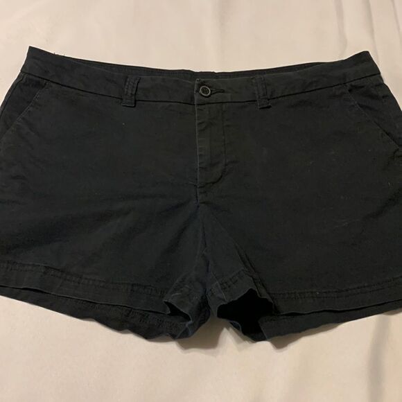 Magellan Outdoors Black shorts size 16 - Picture 1 of 9
